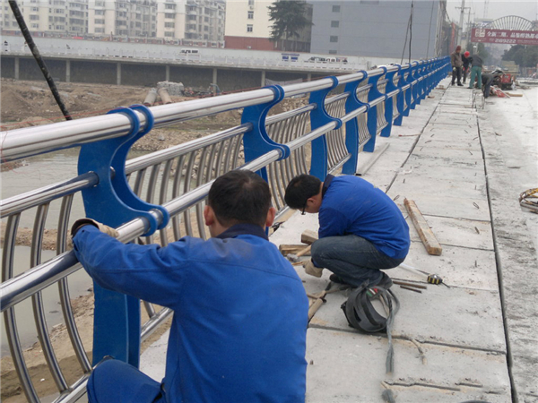 石河子不锈钢河道护栏的特性及其在城市景观中的应用